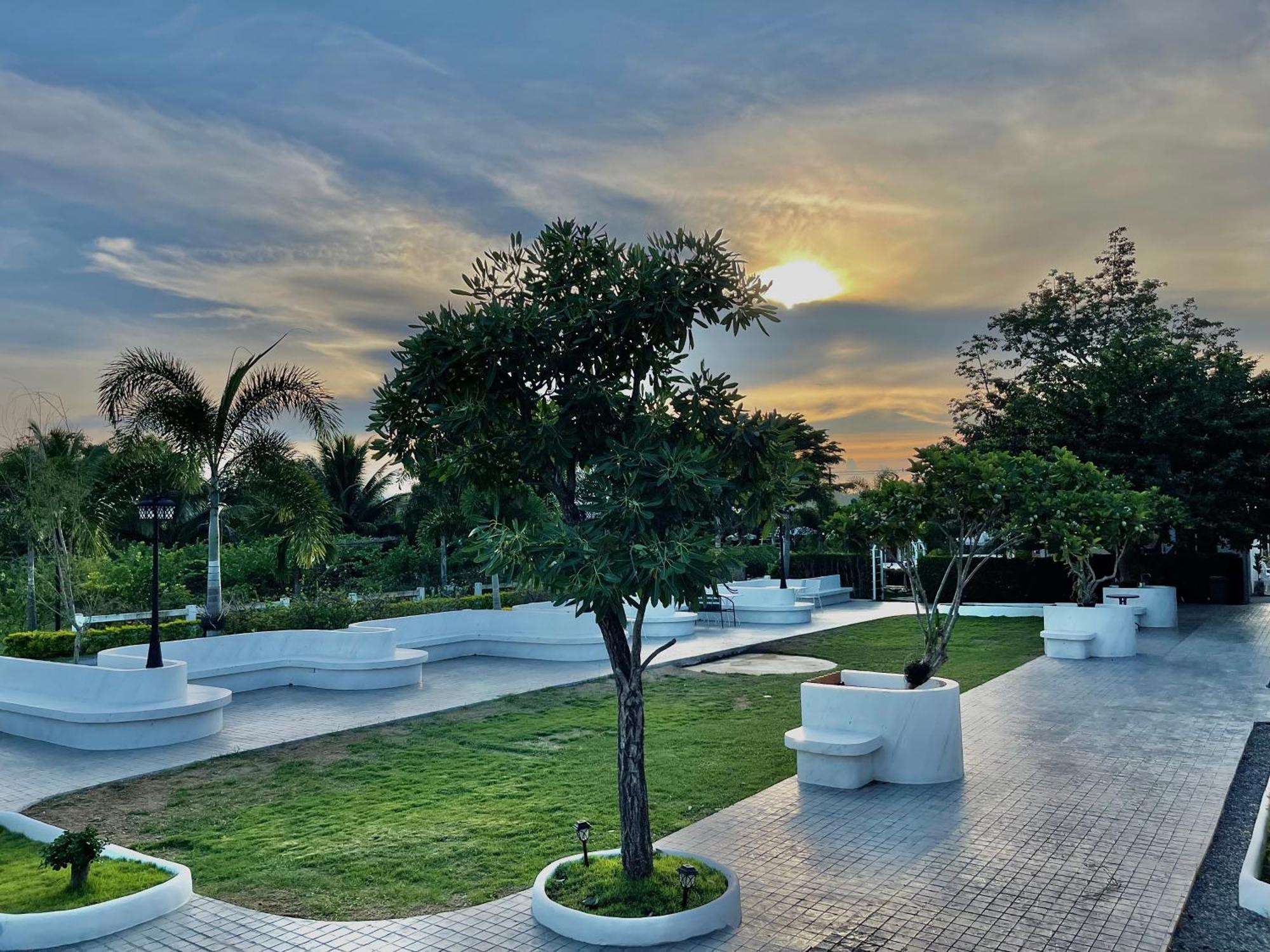 Hotel สต็อกโฮม เขาใหญ่ à Pak Chong Extérieur photo